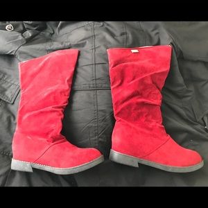 Deep red NWOT boots. Sz 7/7.5! Never worn! 😀